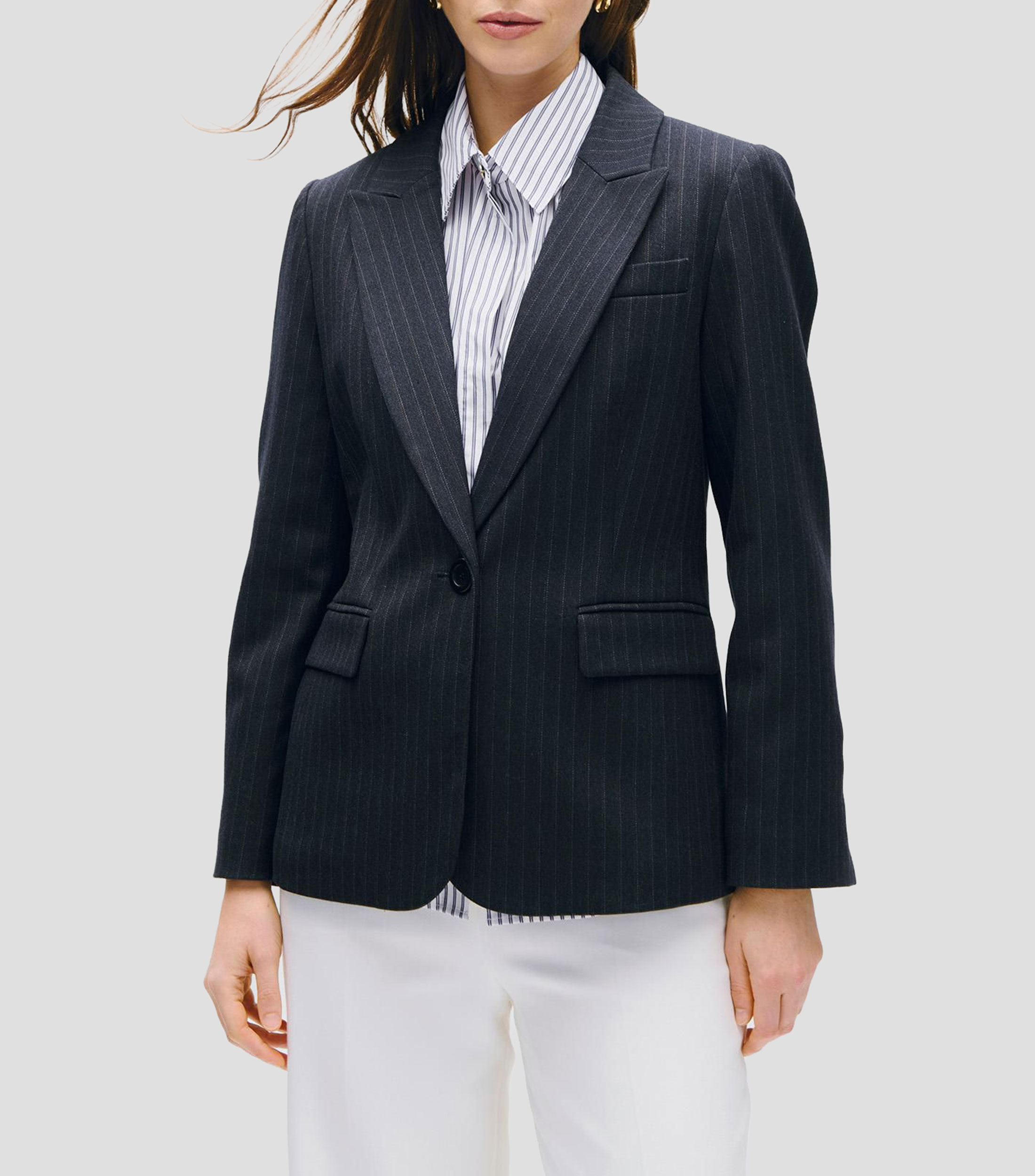 Blazer marino raya de gis, solapa de pico Mujer.
